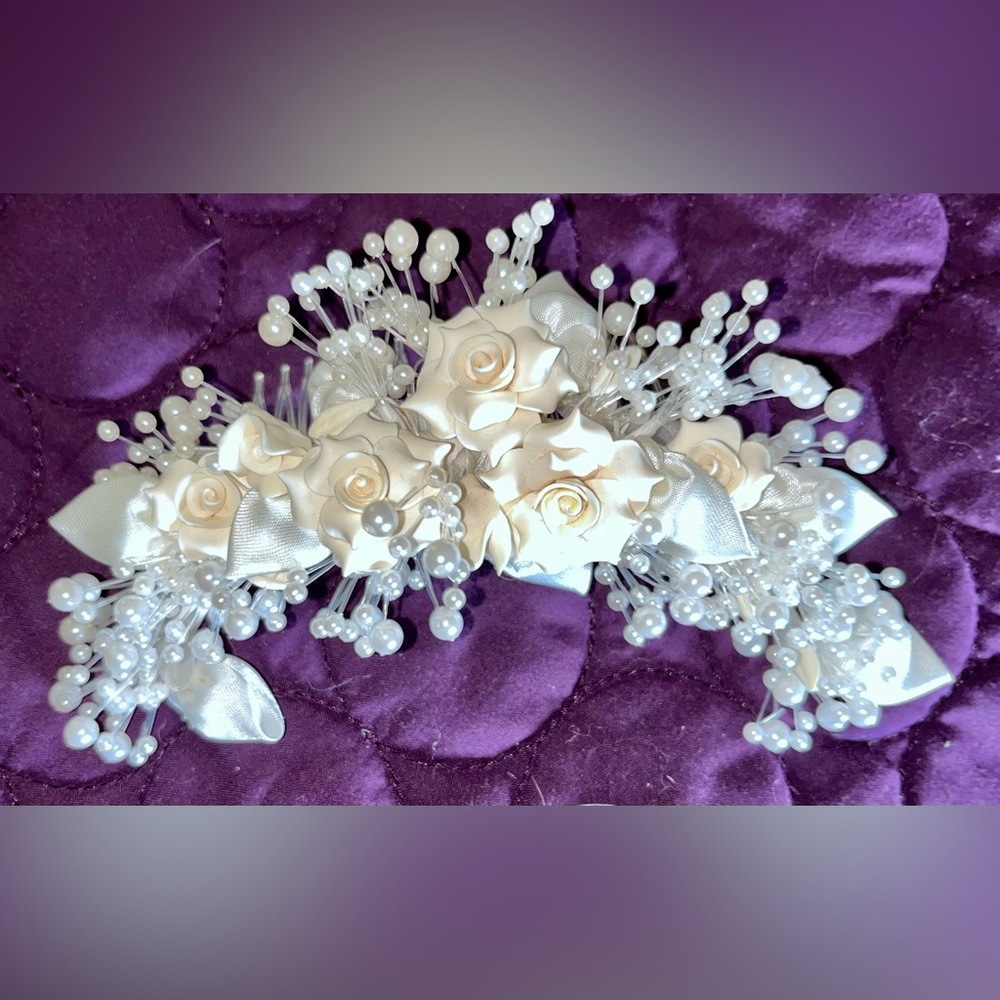 Professional Handmade wedding hair comb. Ivory/0ff-white.